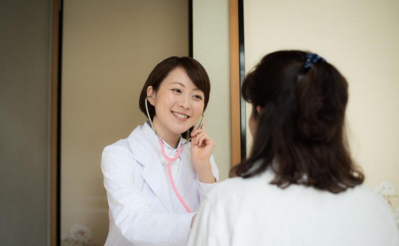 患者さまらしい療養生活を支える在宅医療とは？日本の在宅医療の現状や海外事例などを解説
