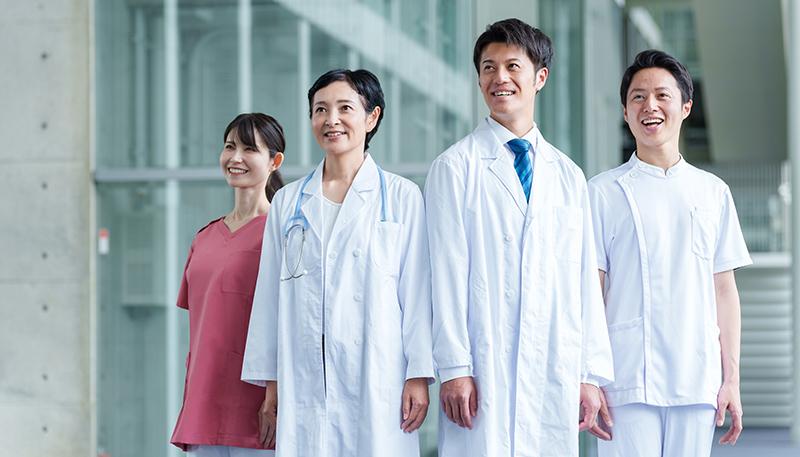 チーム医療で医師が大切にすべきこととは。各職種の役割や多職種連携のメリットを解説 
