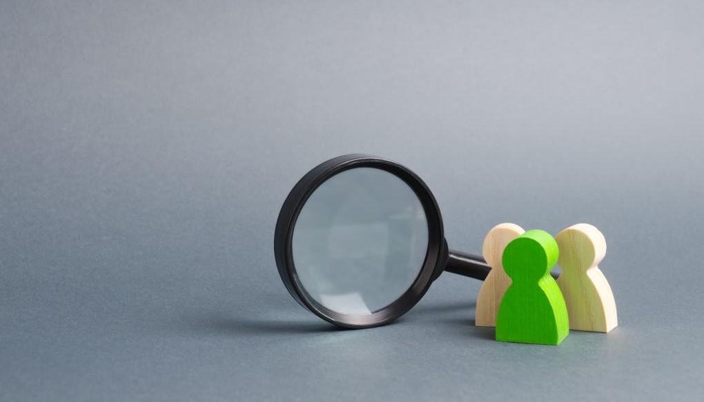 見極めることを示唆する画像