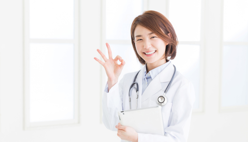 ポイントを示唆するような女性医師の写真
