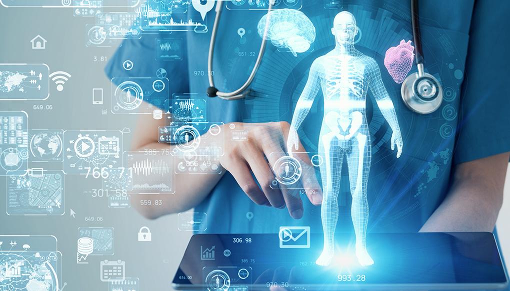 オンラインで医療情報を閲覧する医師