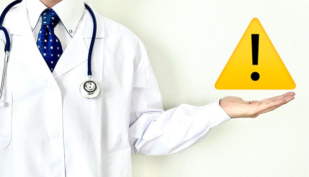 専門医資格の広告表示のルールを説明する医師