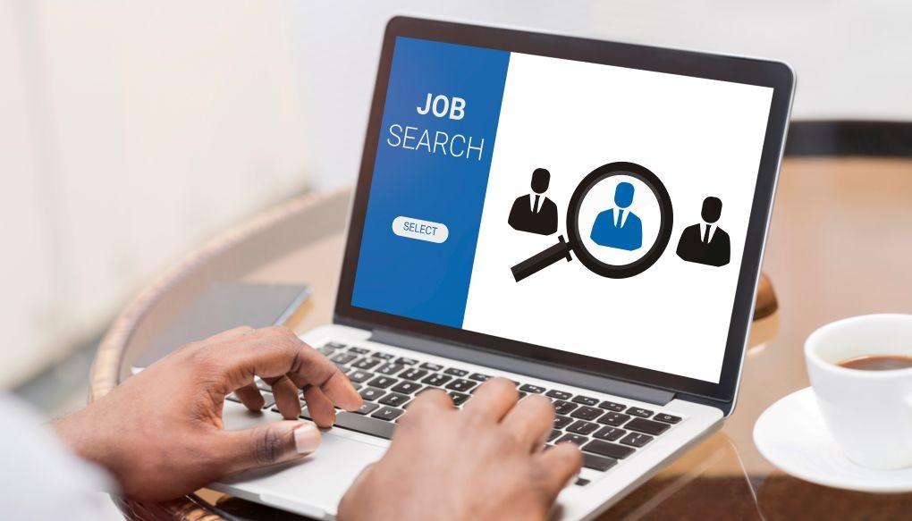 求人を見る様子を示唆する画像