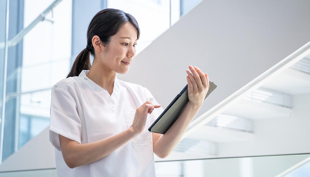 生成AIを活用する女性医師