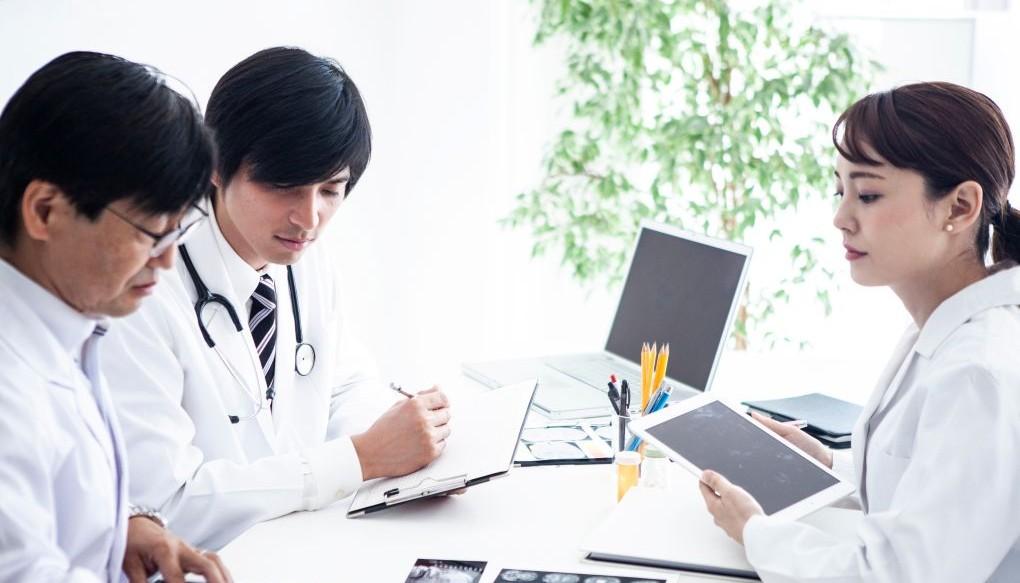 【本音で語る】医師の自己研鑽が労働に含まれない実態｜労働時間との境界線と、医師1,000人を支援した紹介会社が教える職場の見極め方