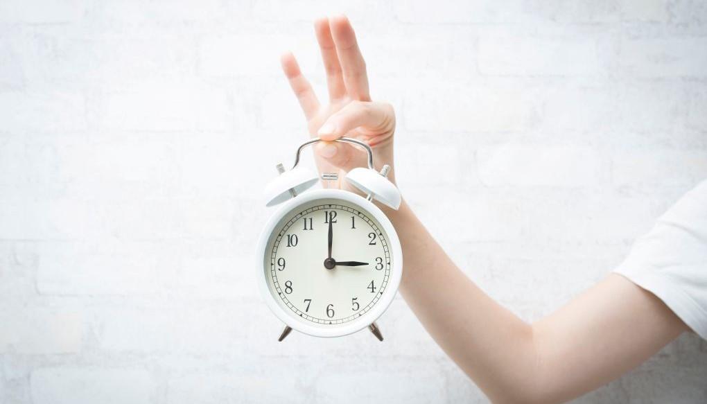 時間を示唆する時計の画像