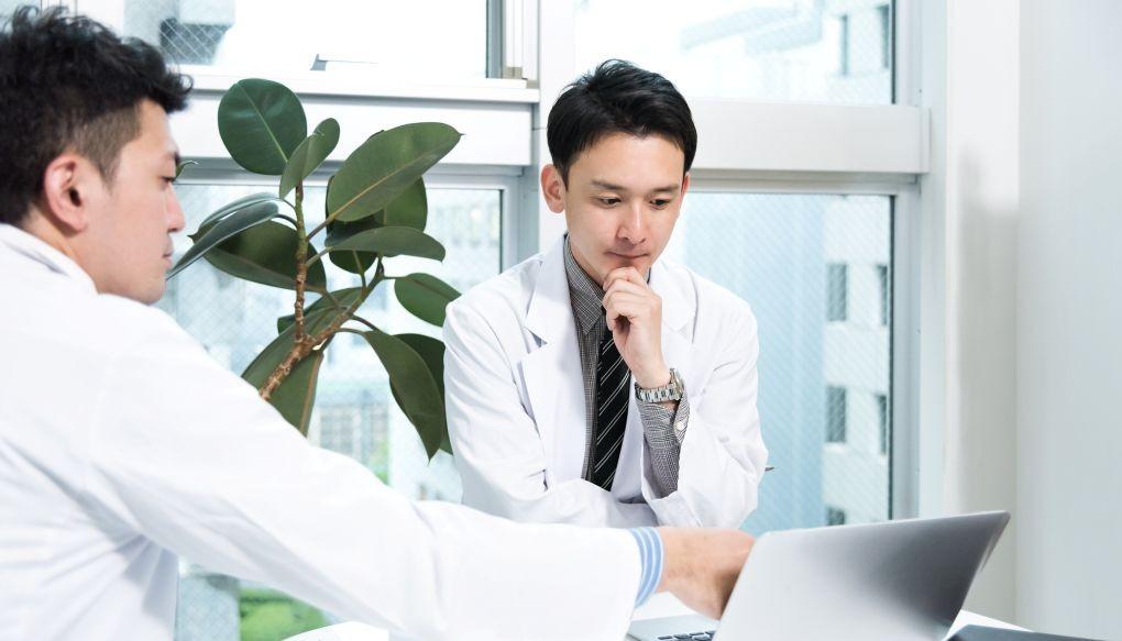 医師二人の写真