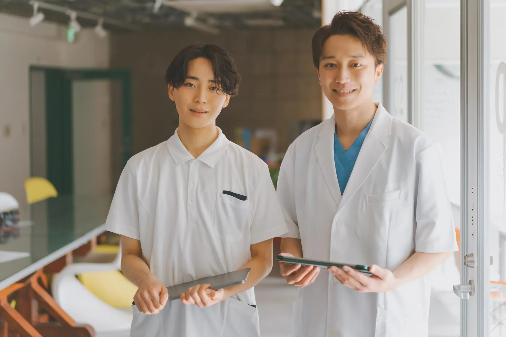 2人の男性医師